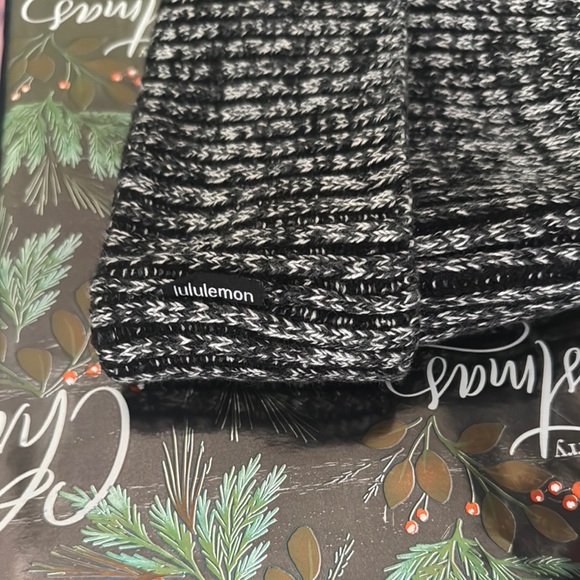 Lululemon Textured Fleece-Lined Knit Beanie *NWT OS Black/Grey/White - Picture 5 of 6